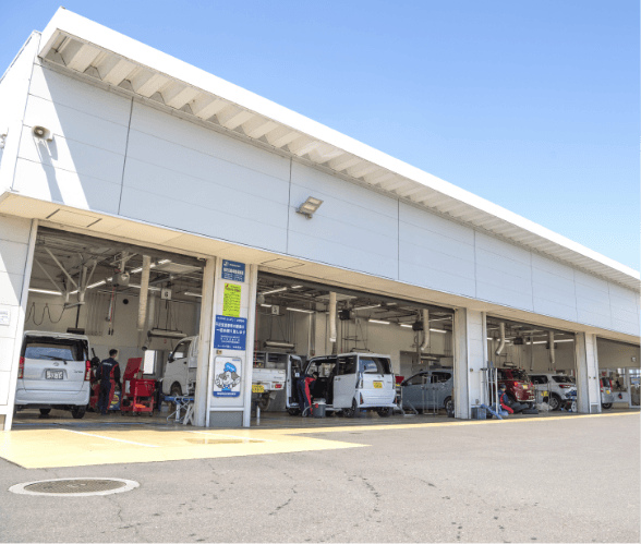 整備工場冷暖房完備（高速シャッター付）